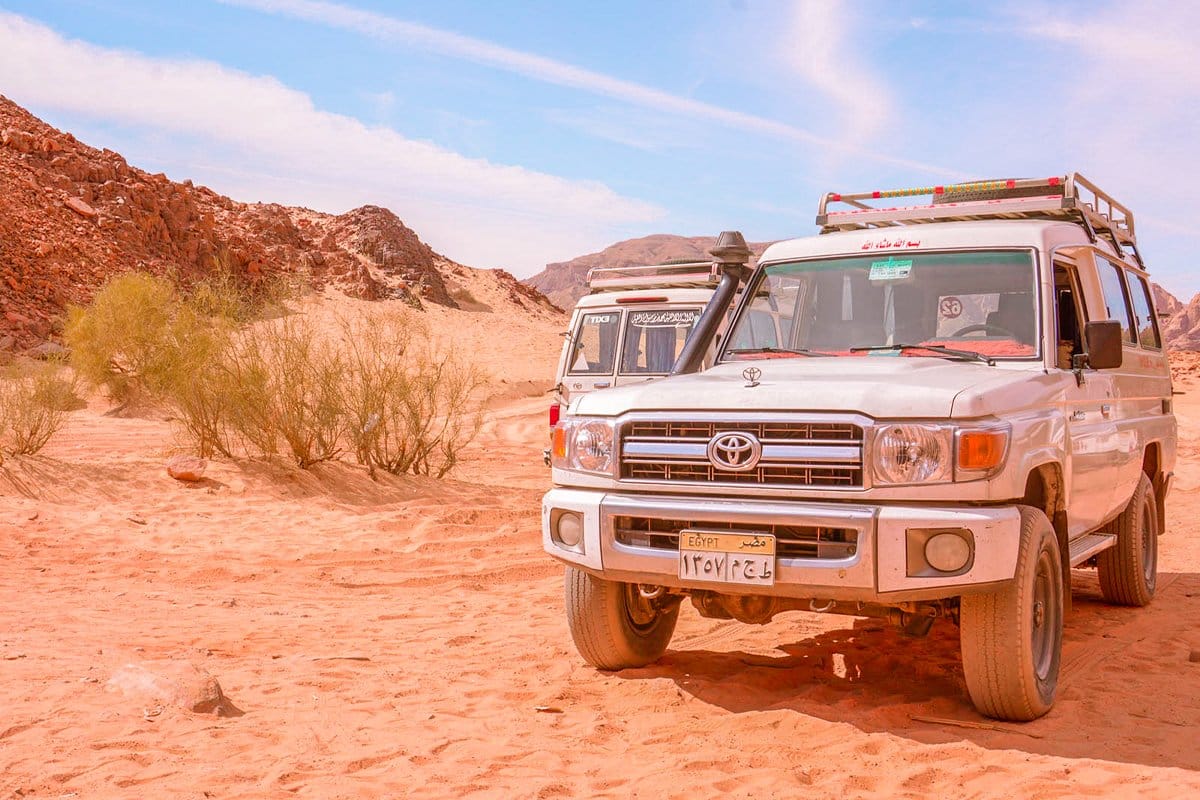 Desert-Safari-by-jeep