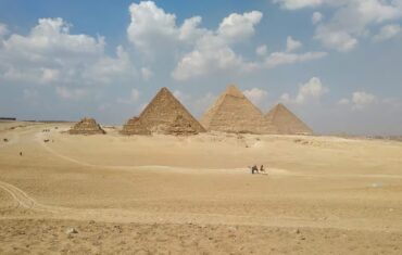 Giza Pyramids and Great Sphinx during a Cairo day trip from Hurghada by flight