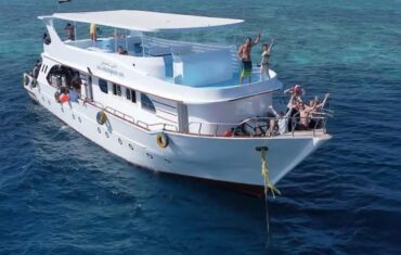 Beginner scuba diving in Hurghada with colorful Red Sea coral reefs, tropical fish and a professional diving guide