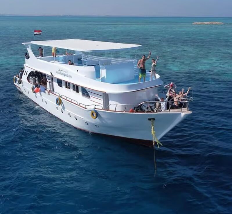 Beginner scuba diving in Hurghada with colorful Red Sea coral reefs, tropical fish and a professional diving guide