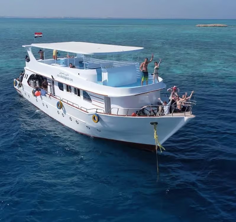 Beginner scuba diving in Hurghada with colorful Red Sea coral reefs, tropical fish and a professional diving guide