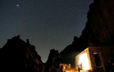 Sharm El Sheikh Dinner Cruise with Live Show 3 Sharm El Sheikh dinner cruise on the Red Sea with evening views, live entertainment and beautiful coastal scenery