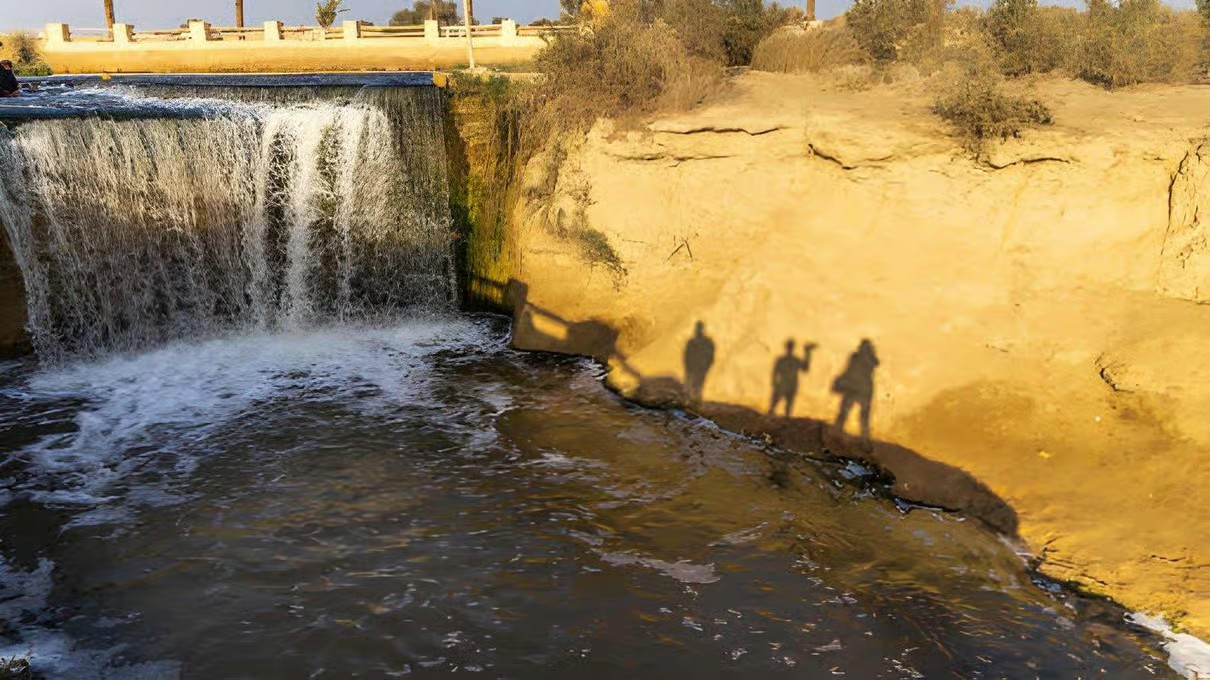 Fayoum desert safari with Wadi El Hitan, Magic Lake, waterfalls and dramatic Egyptian desert landscapes